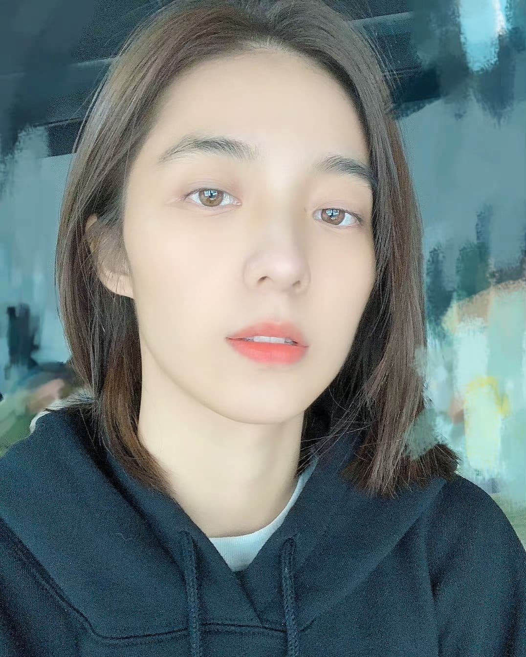Chinese Actress Wan Peng with open hair