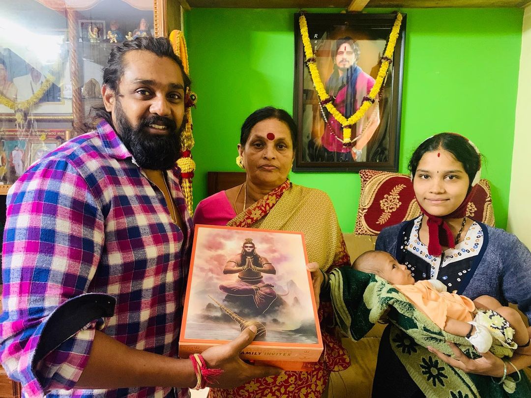 Dhruva Sarja with his mother and sister