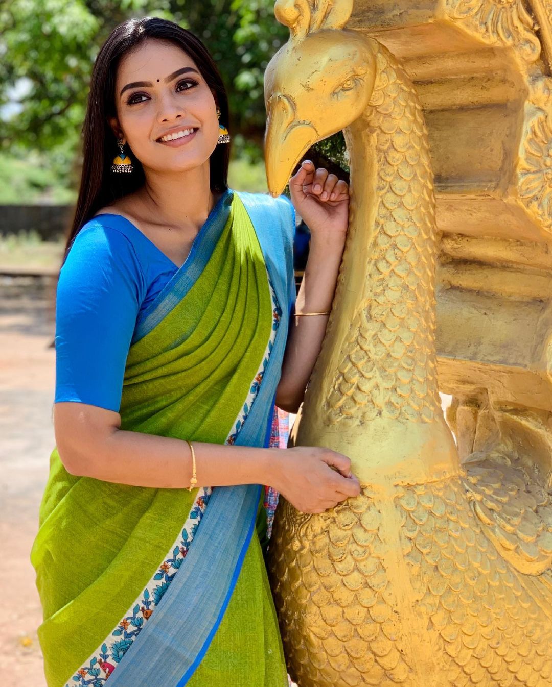 Pavithra Janani in blue and green saree