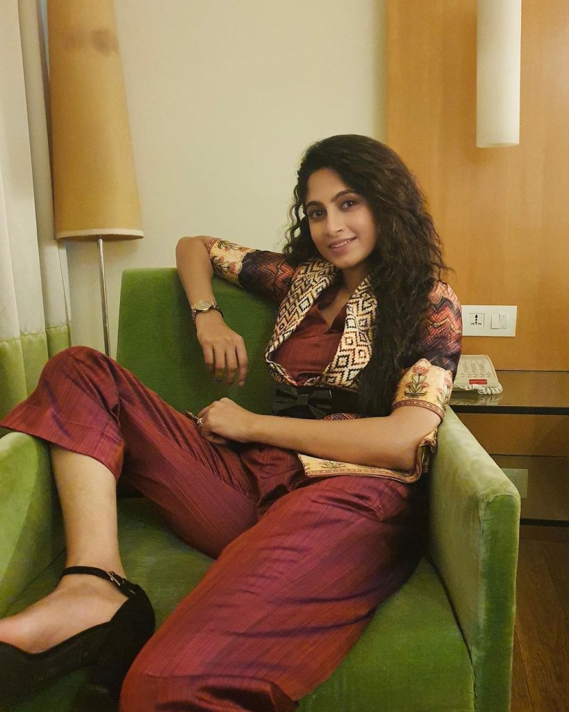 Khushee Ravi in maroon dress