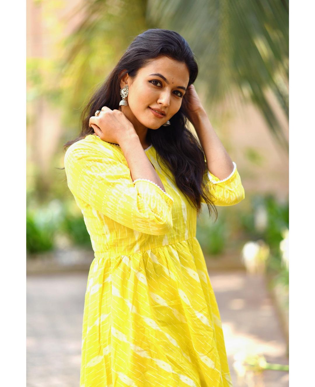 Aparna Das in off-white yellow tie dye kurta