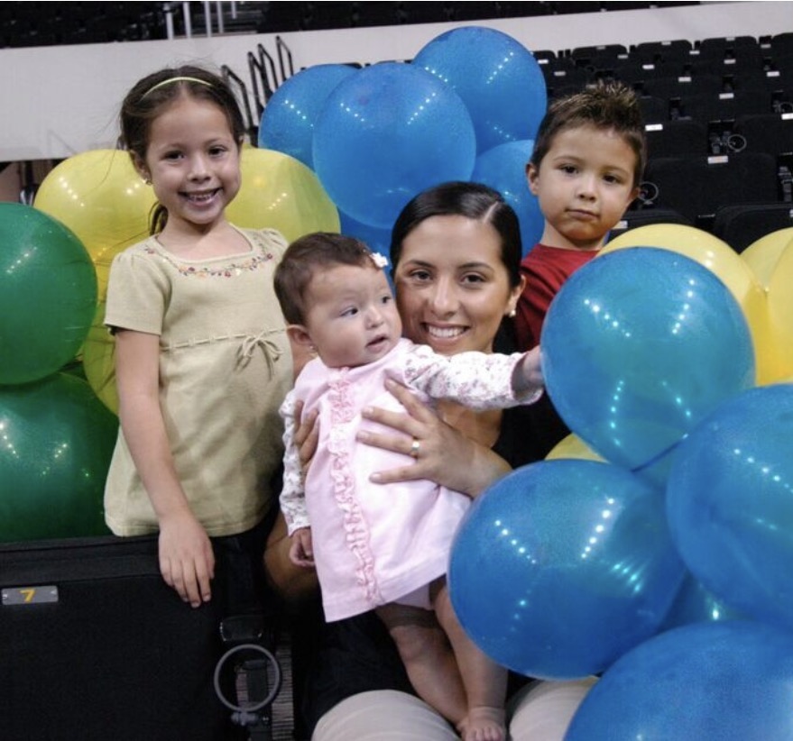 Aneliz Aguilar with her children