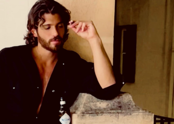 Can Yaman in Black shirt