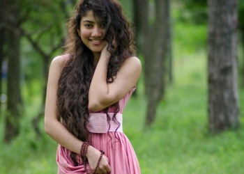 Sai Pallavi with open hair in Pink Gown