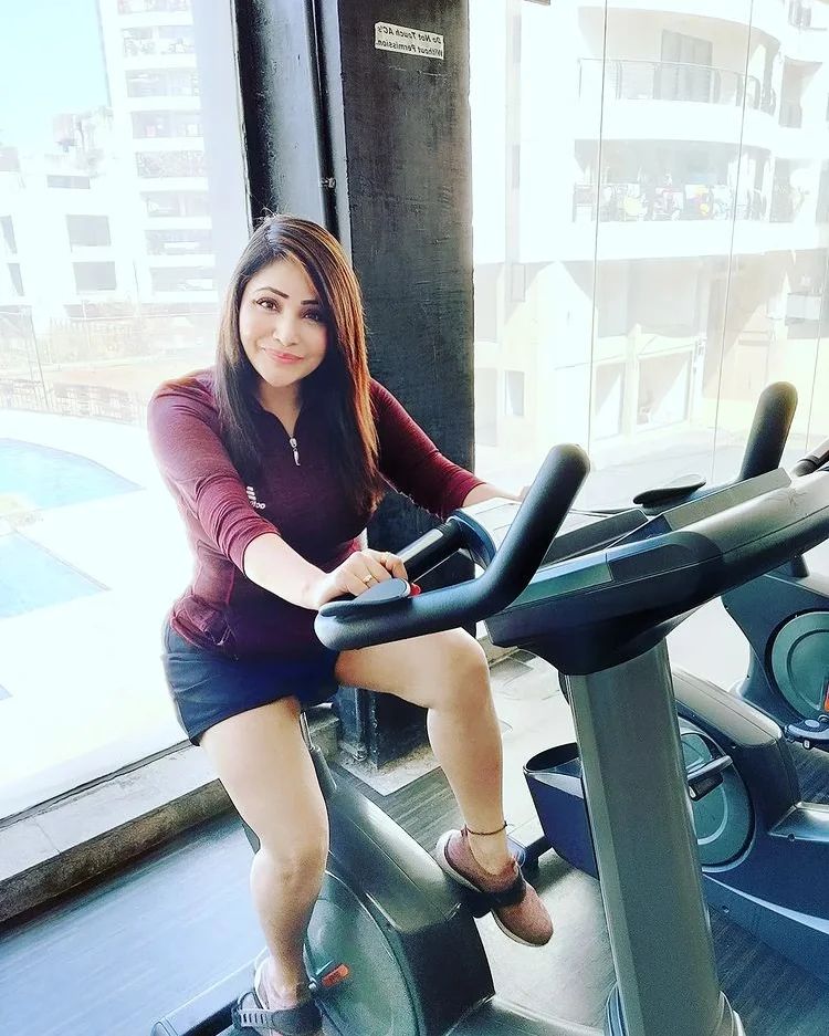 Rajsi Verma doing cycling in maroon t-shirt and black shorts