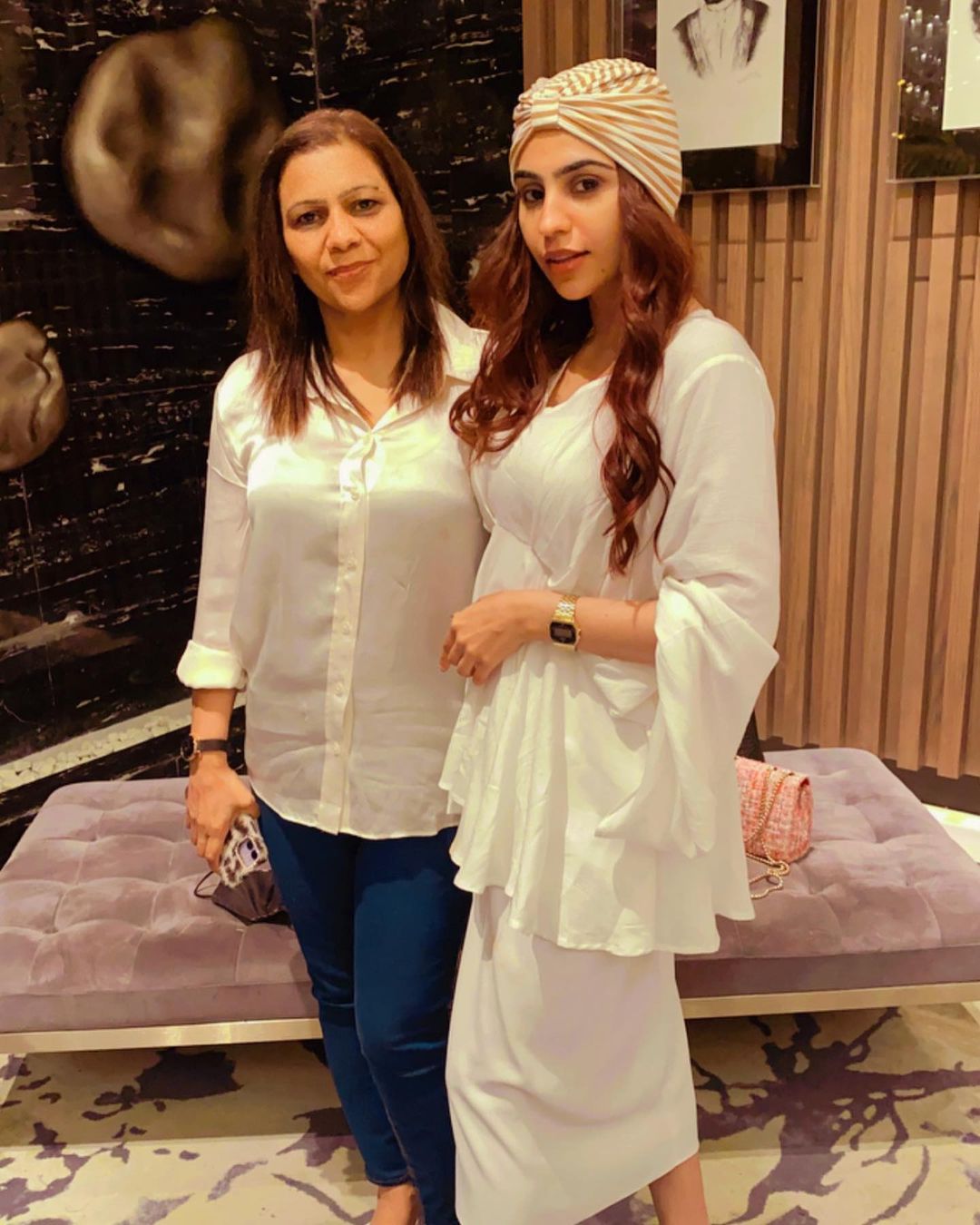 Pari Beniwal in white dress with her mother