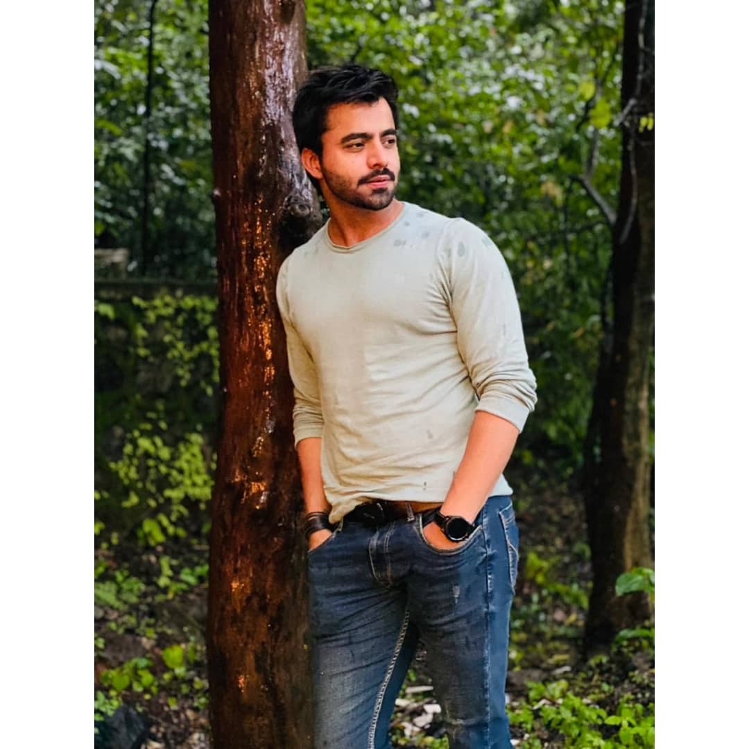 Hitesh Makhija in light grey t-shirt and blue denim jeans