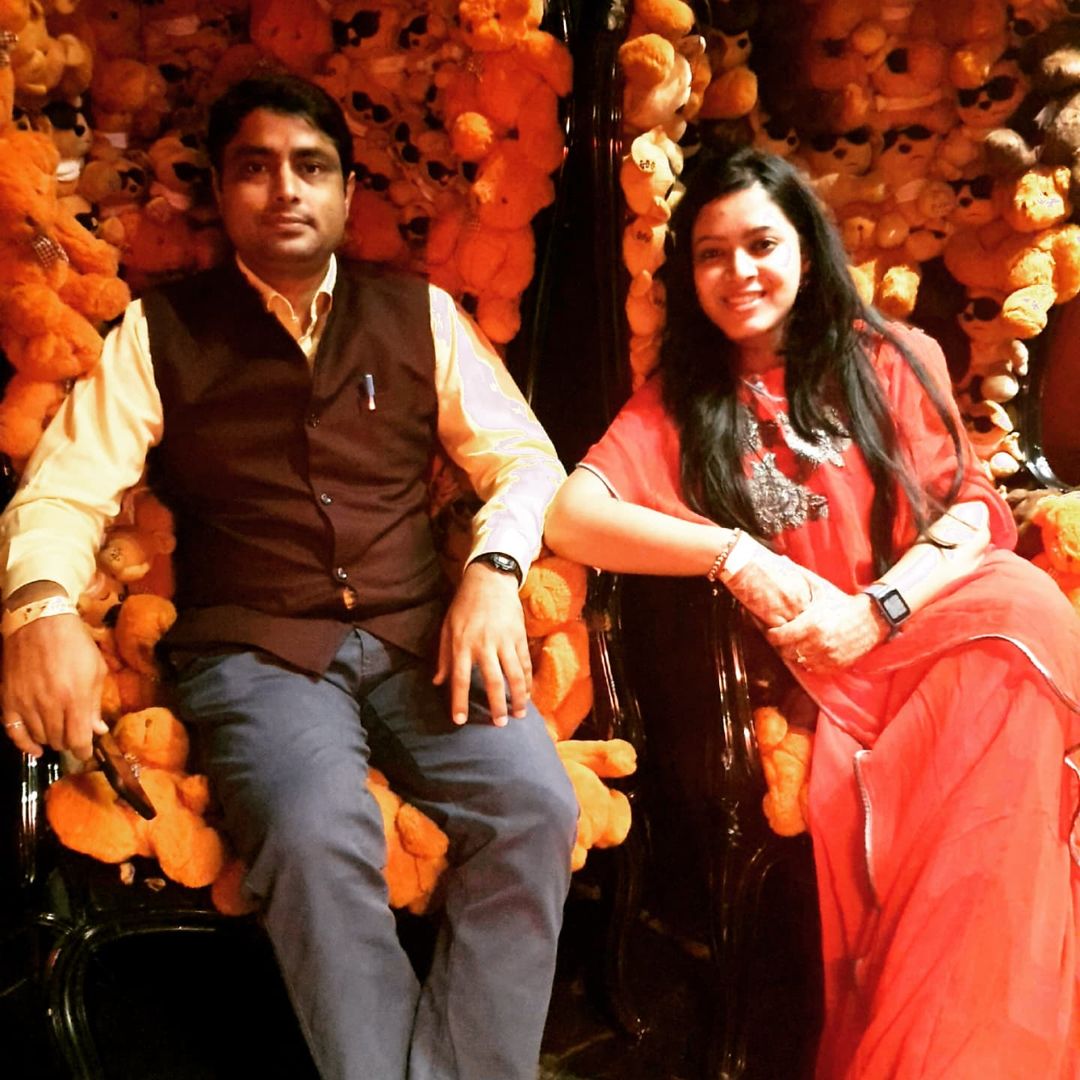 Tanu Jain and her husband on chairs of roses