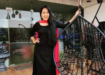 Anee Master in black suit with red dupatta