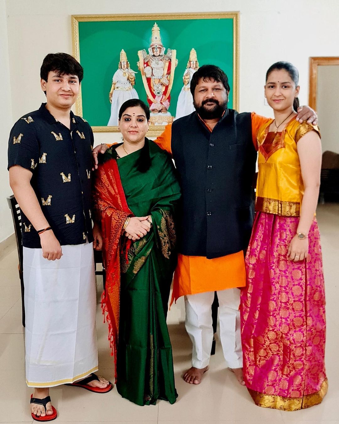 Naina Jaiswal with her family in traditional dress