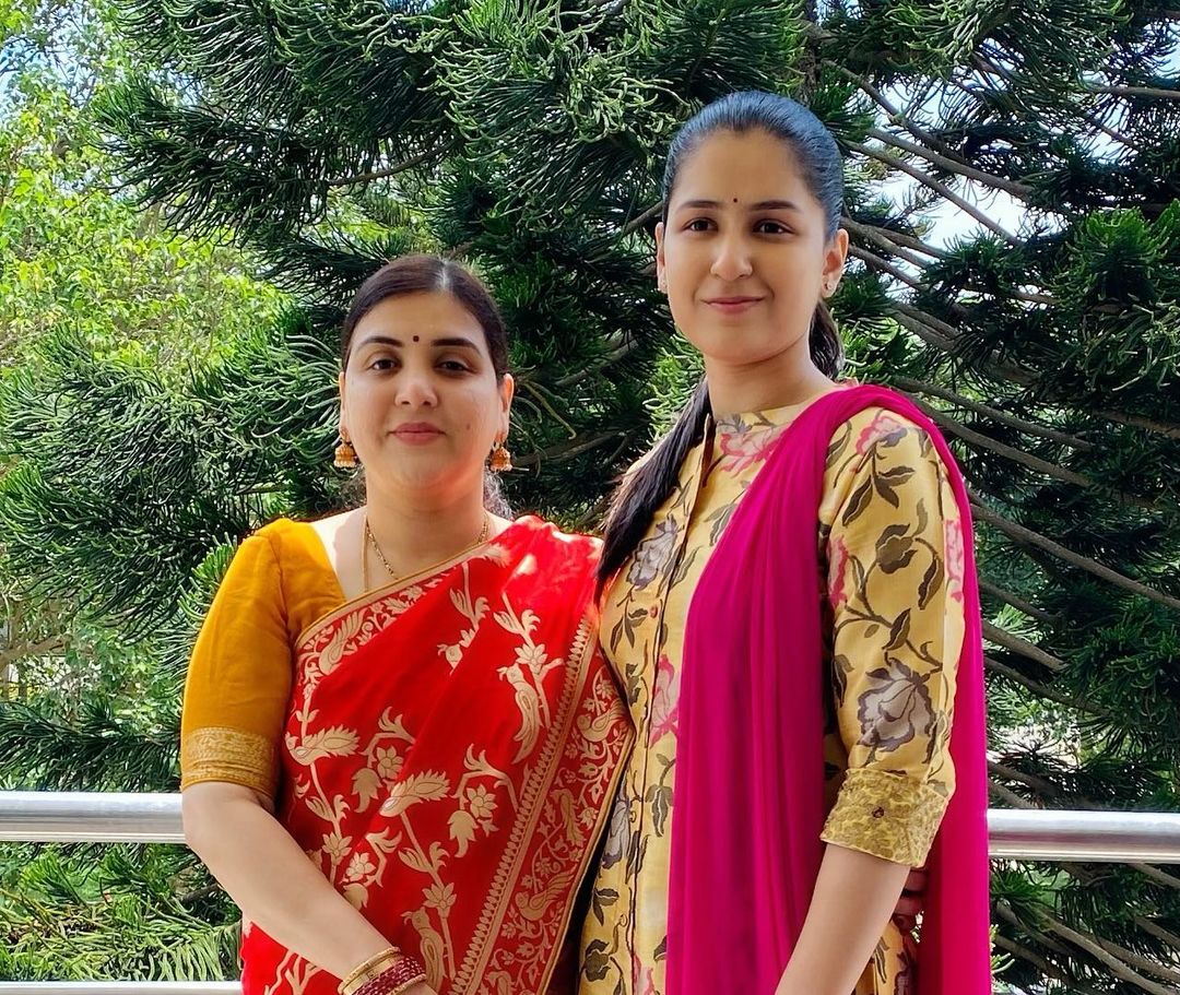 Naina Jaiswal in suit with her mother in saree