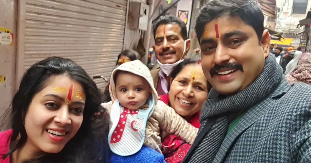 Tanu Jain with family with tialks on the forehead